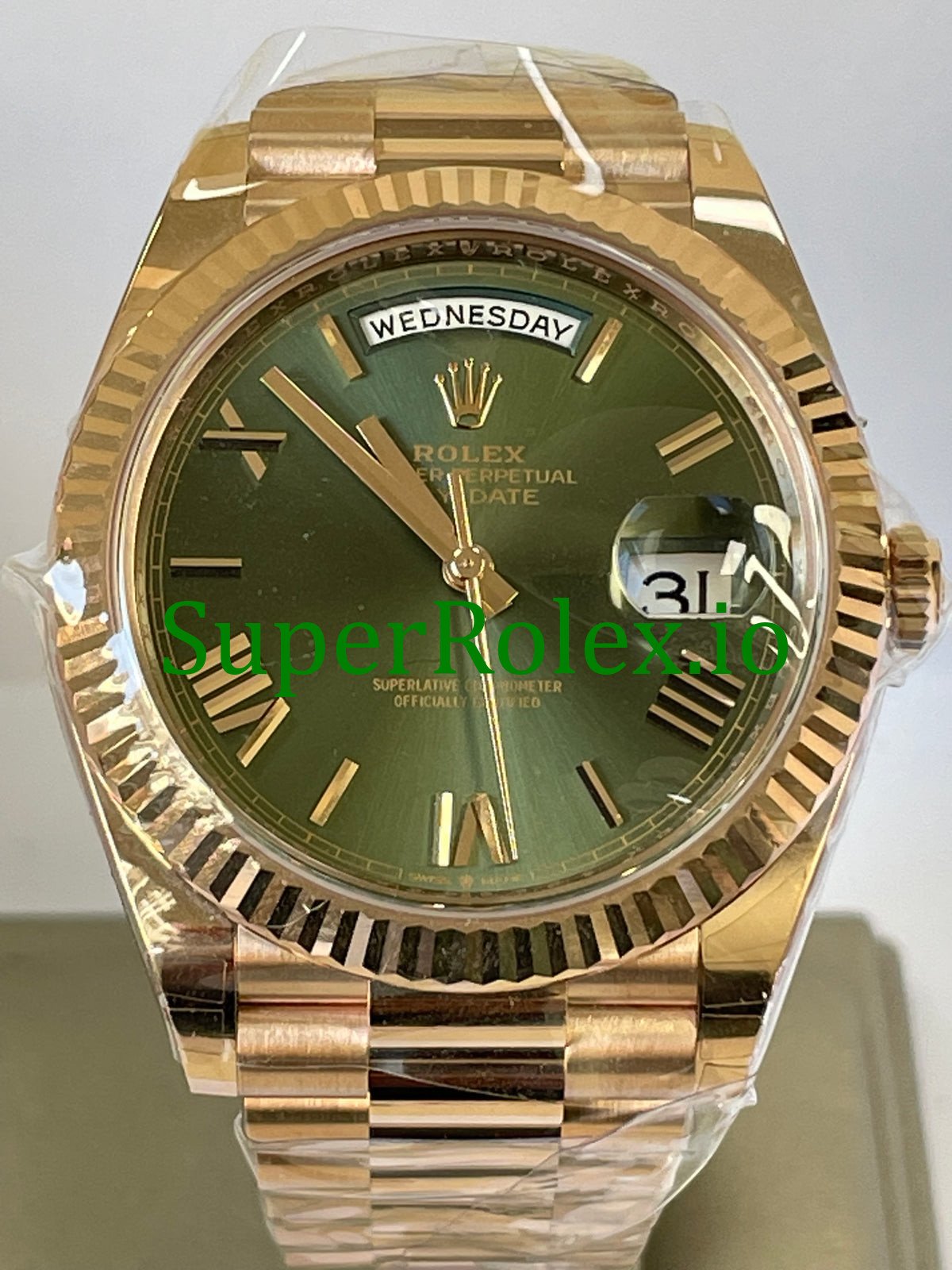 0zl91drs-6443 Rolex Day-Date 40MM Everose Gold Ref.228235 – Olive Green Roman Dial - Image 1