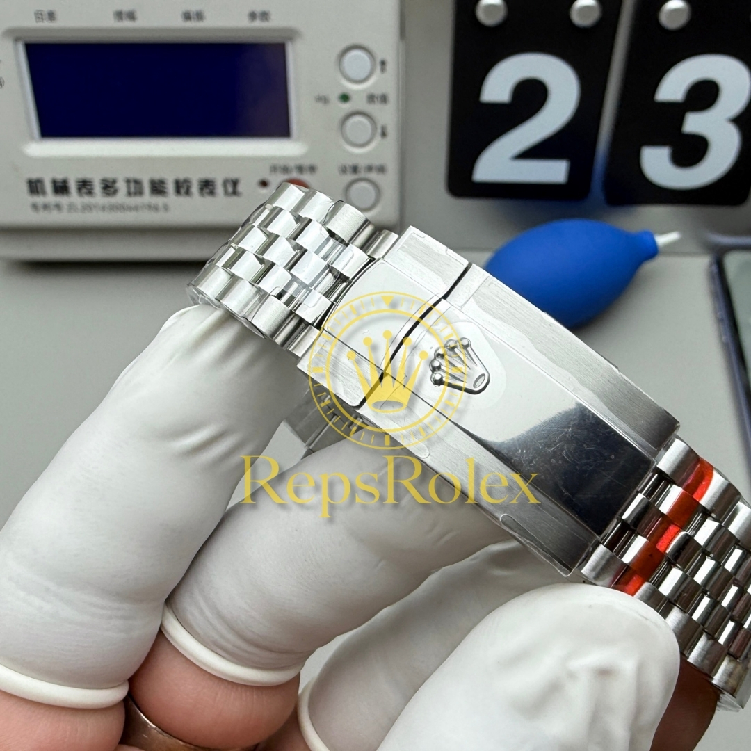 Rolex_Datejust_41_Slate_Diamond_Dial_126334_with_Fluted_Bezel_and_Jubilee_Bracelet
