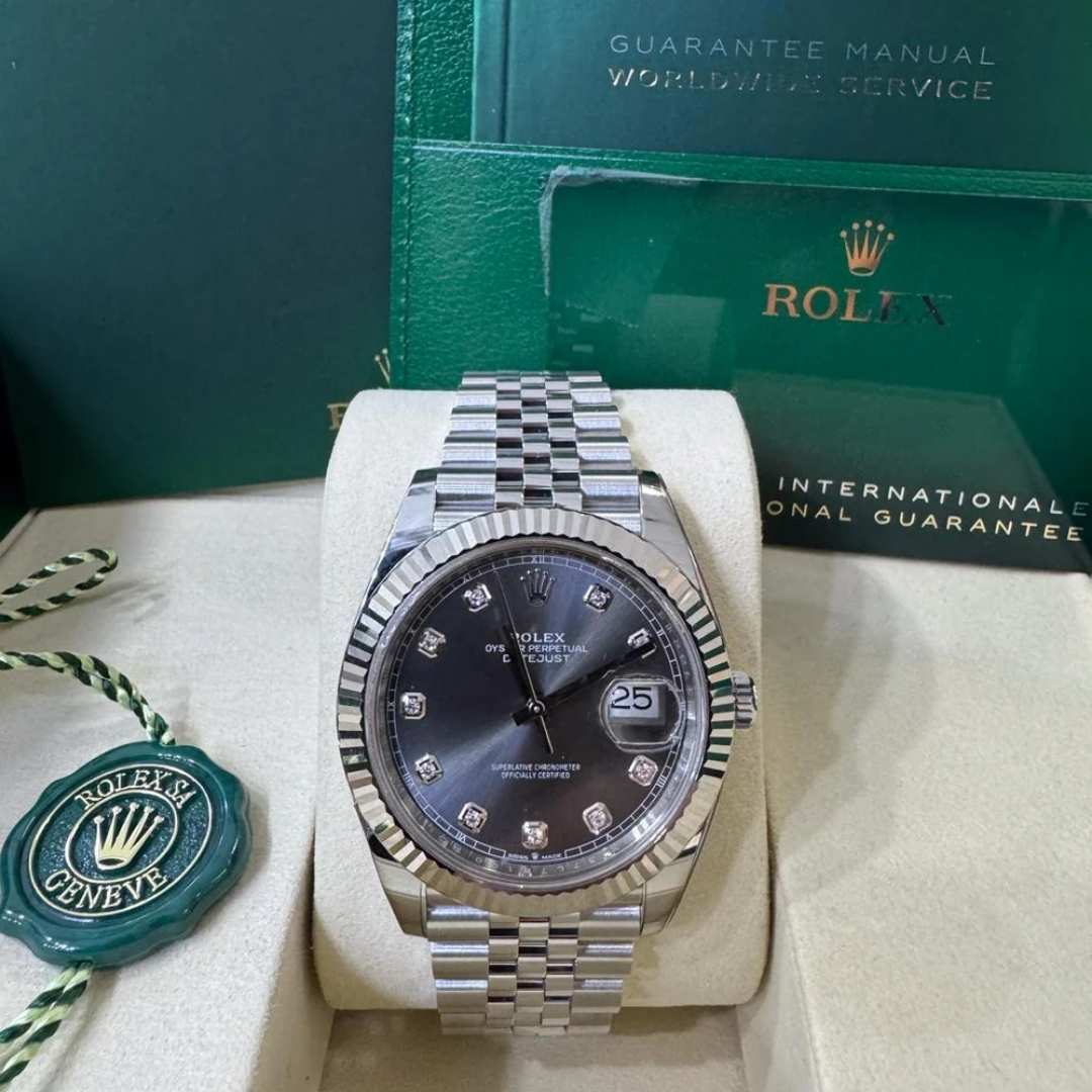 Rolex_Datejust_41_Slate_Diamond_Dial_126334_with_Fluted_Bezel_and_Jubilee_Bracelet