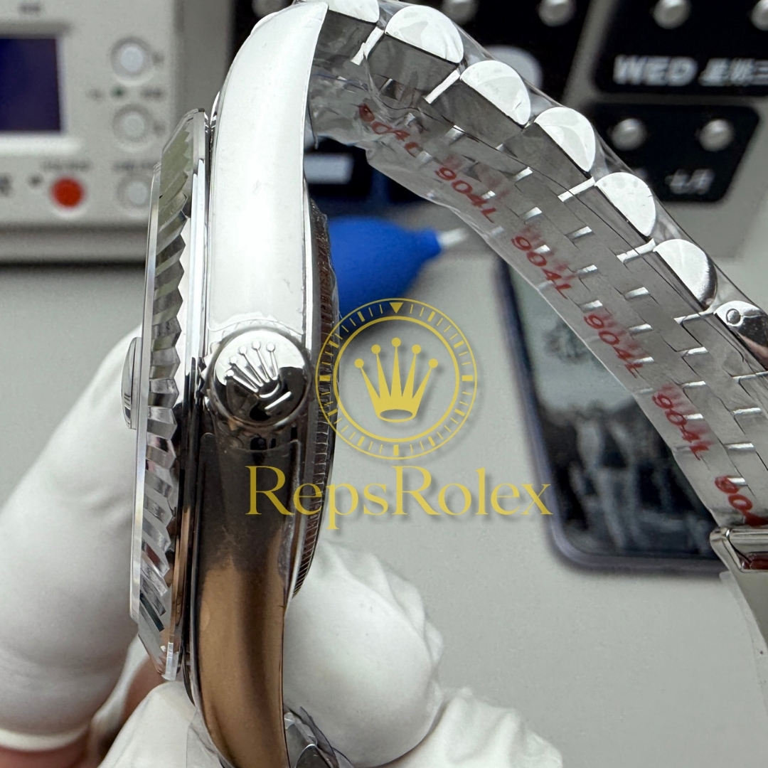 Rolex_Datejust_41_Slate_Diamond_Dial_126334_with_Fluted_Bezel_and_Jubilee_Bracelet