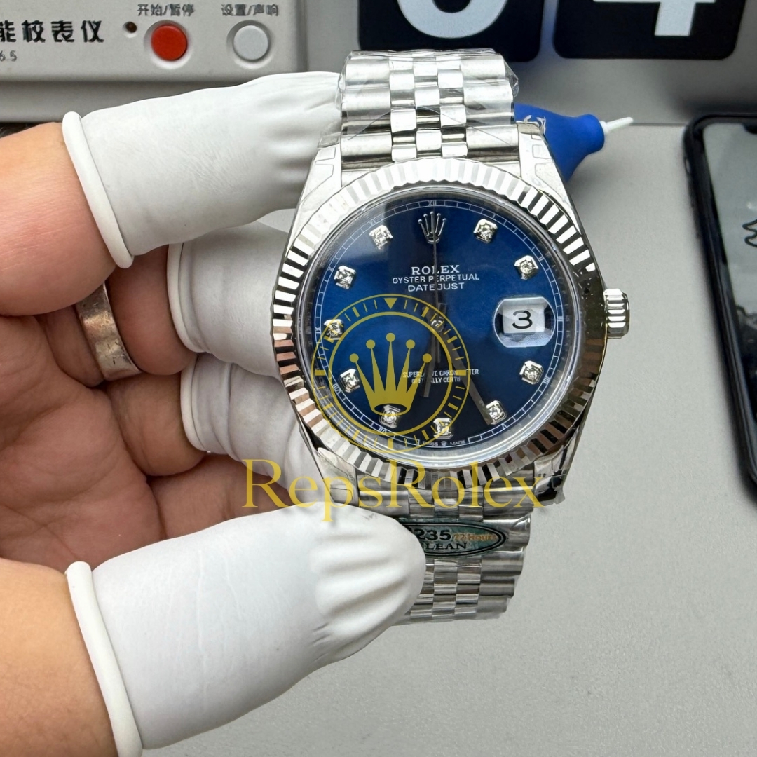Rolex_Datejust_41_blue_Diamond_Dial_126334_with_Fluted_Bezel_and_Jubilee_Bracelet
