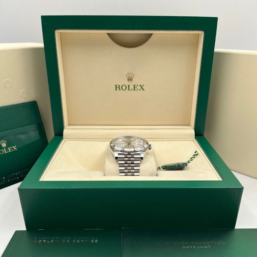 Rolex_Datejust_41_Silver_Index_Dial_126334_with_Fluted_Bezel_and_Jubilee_Bracelet