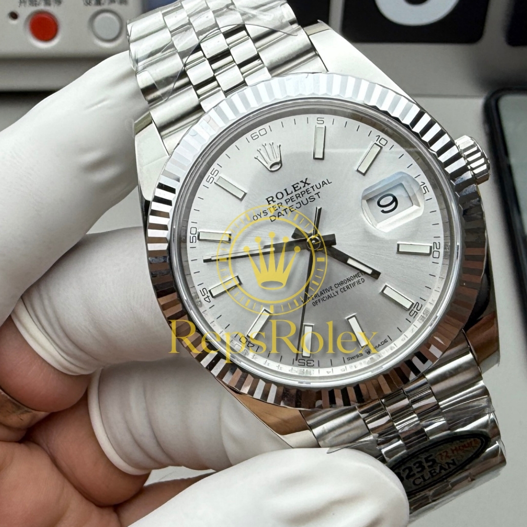 Rolex_Datejust_41_Silver_Index_Dial_126334_with_Fluted_Bezel_and_Jubilee_Bracelet