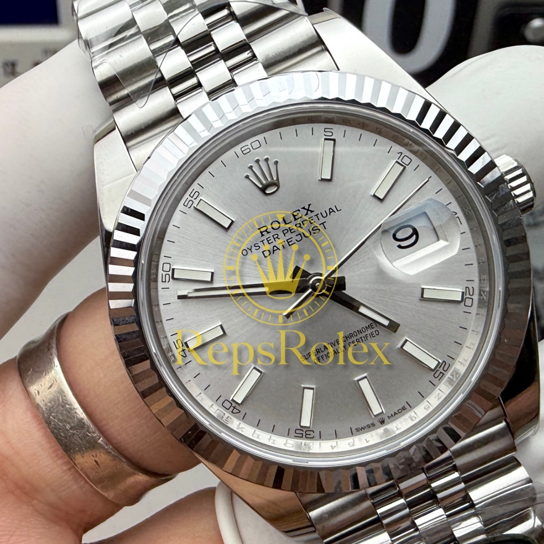 Rolex_Datejust_41_Silver_Index_Dial_126334_with_Fluted_Bezel_and_Jubilee_Bracelet