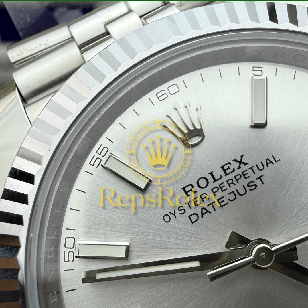 Rolex_Datejust_41_Silver_Index_Dial_126334_with_Fluted_Bezel_and_Jubilee_Bracelet